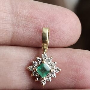 14k Gold Pendent With Diamond And Emeald